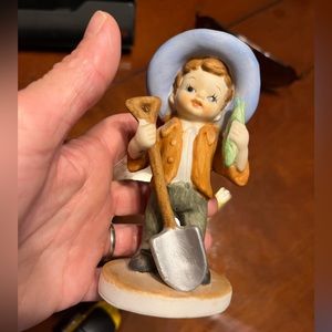 5/$25 vintage Boy ceramic figurine lefton fish and shovel